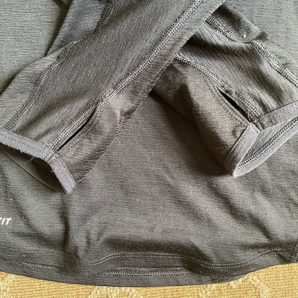 Nike. Dri - Fit  Long Sleeve. Athletic Top. - Picture 3 of 3